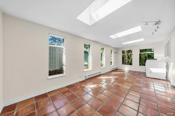 3845 Bayridge Avenue, West Vancouver For Sale - image 15