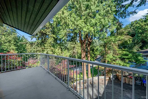 3845 Bayridge Avenue, West Vancouver For Sale - image 17