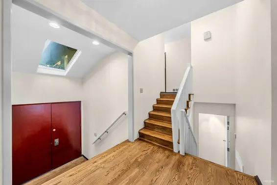 3845 Bayridge Avenue, West Vancouver For Sale - image 18