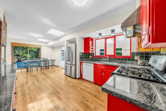 3845 Bayridge Avenue, West Vancouver For Sale - image 23