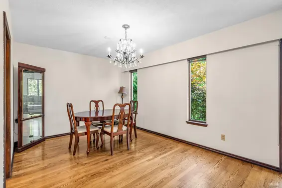 3845 Bayridge Avenue, West Vancouver For Sale - image 25
