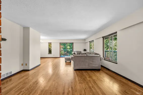 3845 Bayridge Avenue, West Vancouver For Sale - image 27