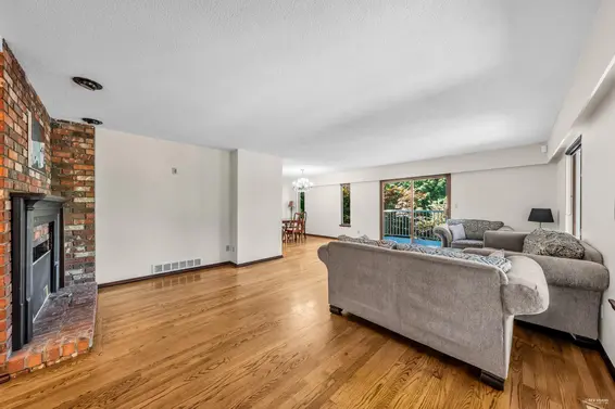 3845 Bayridge Avenue, West Vancouver For Sale - image 28