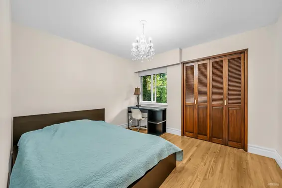 3845 Bayridge Avenue, West Vancouver For Sale - image 3