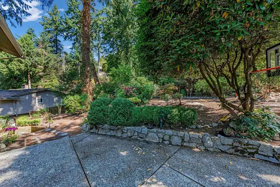 3845 Bayridge Avenue, West Vancouver For Sale - image 38