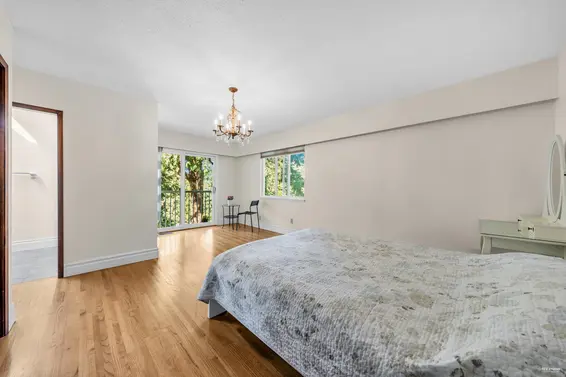 3845 Bayridge Avenue, West Vancouver For Sale - image 4