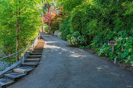 3845 Bayridge Avenue, West Vancouver For Sale - image 40