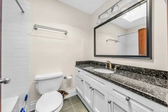 3845 Bayridge Avenue, West Vancouver For Sale - image 7