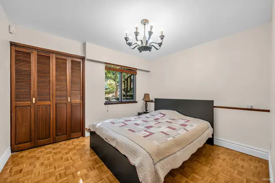 3845 Bayridge Avenue, West Vancouver For Sale - image 8