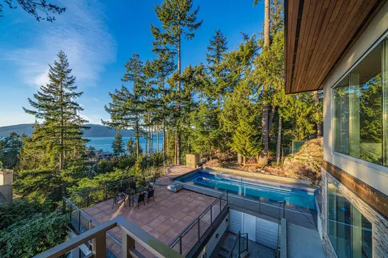 5290 Gulf Place, West Vancouver For Sale - image 2