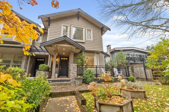 3135 Sunnyhurst Road, North Vancouver