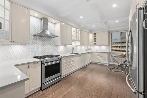 3135 Sunnyhurst Road, North Vancouver For Sale - image 10