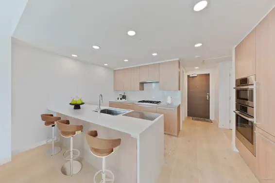 504 2780 Valley Centre Avenue, North Vancouver