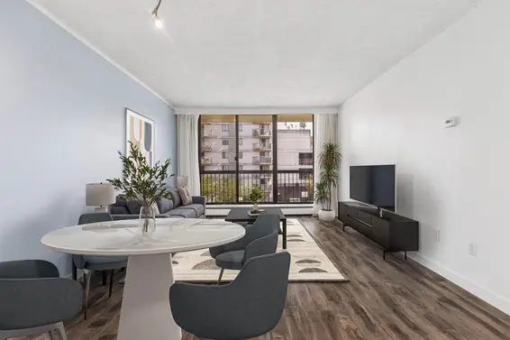 304 145 St. Georges Avenue, North Vancouver