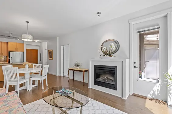 227 119 West 22nd Street, North Vancouver