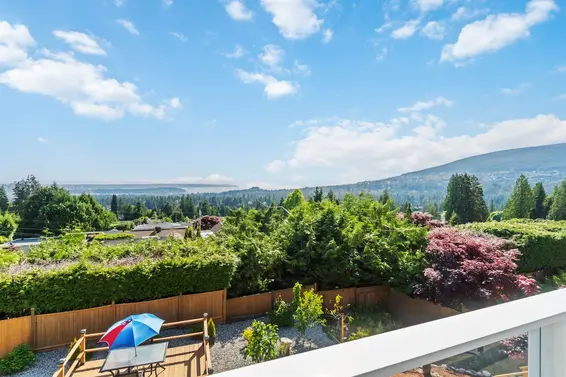 637 Alpine Court, North Vancouver For Sale - image 3