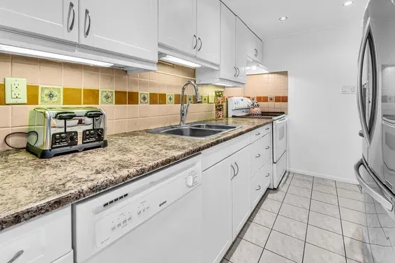 301 2710 Lonsdale Avenue, North Vancouver For Sale - image 5