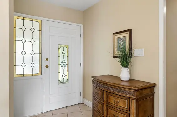606 Hawstead Place, West Vancouver For Sale - image 2