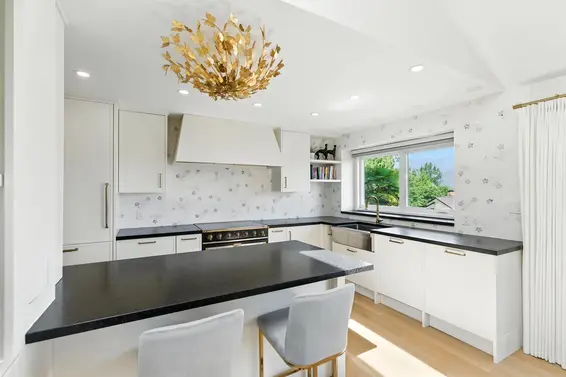 2059 Cliffwood Road, North Vancouver For Sale - image 11