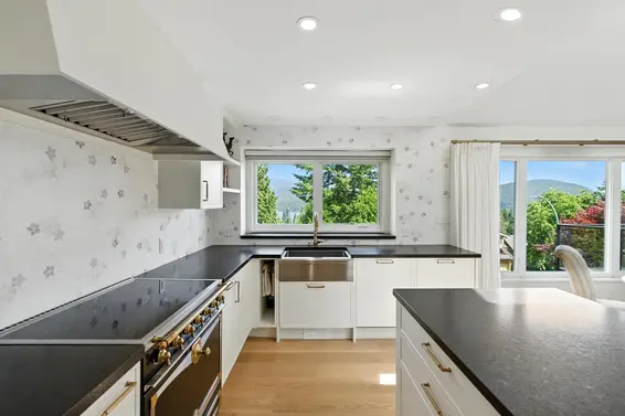 2059 Cliffwood Road, North Vancouver For Sale - image 13