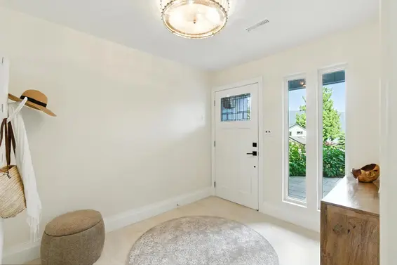 2059 Cliffwood Road, North Vancouver For Sale - image 4