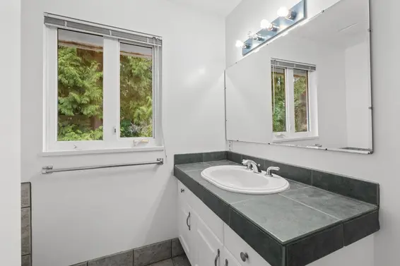 4994 Keith Road, West Vancouver For Sale - image 19