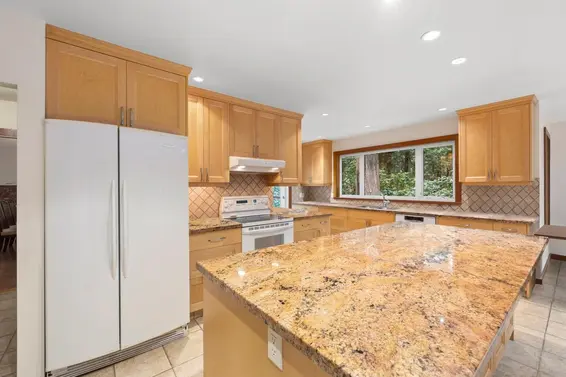 4994 Keith Road, West Vancouver For Sale - image 8