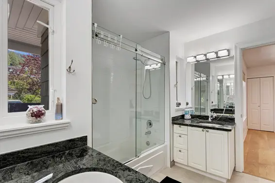 2459 Mathers Avenue, West Vancouver For Sale - image 29