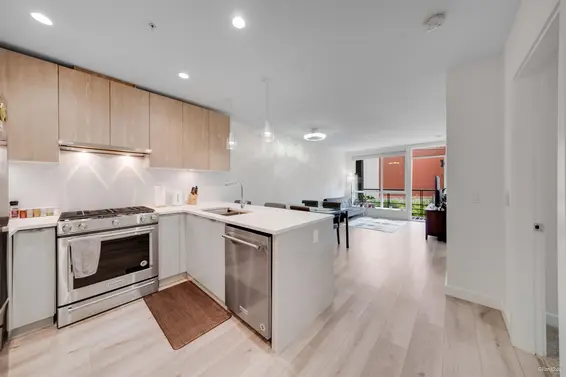 207 128 East 8th Street, North Vancouver For Sale - image 3