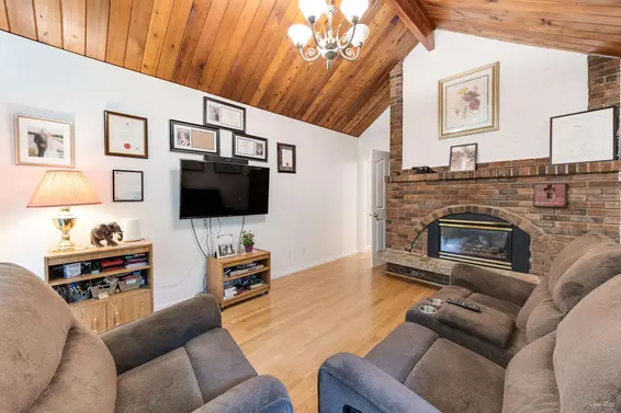 4540 Mountain Highway, North Vancouver For Sale - image 16