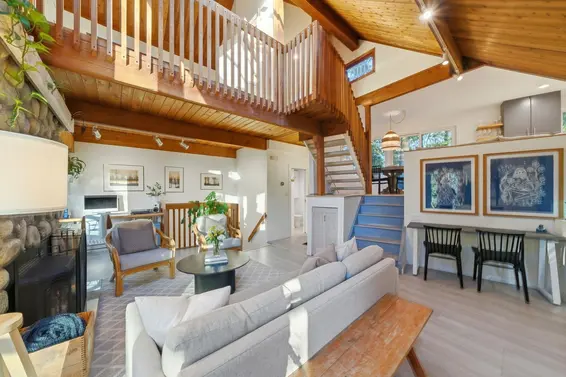 1616 Roxbury Road, North Vancouver For Sale - image 3