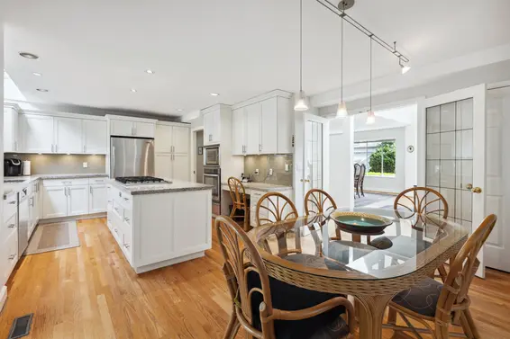 4881 Meadfeild Road, West Vancouver For Sale - image 12