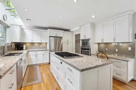 4881 Meadfeild Road, West Vancouver For Sale - image 13