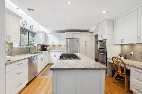 4881 Meadfeild Road, West Vancouver For Sale - image 14