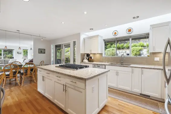 4881 Meadfeild Road, West Vancouver For Sale - image 16