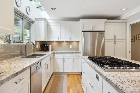 4881 Meadfeild Road, West Vancouver For Sale - image 17