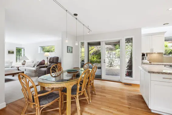 4881 Meadfeild Road, West Vancouver For Sale - image 19