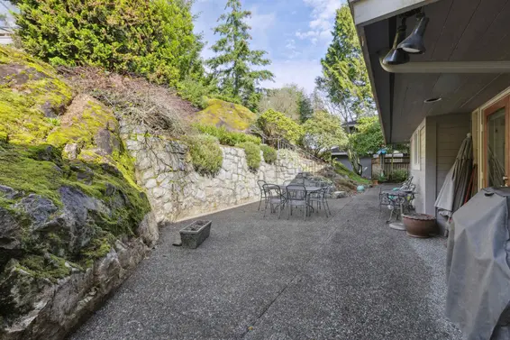 4881 Meadfeild Road, West Vancouver For Sale - image 22