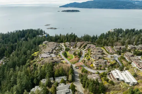 4881 Meadfeild Road, West Vancouver For Sale - image 39