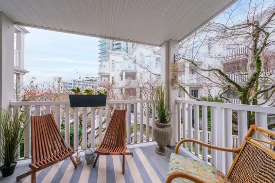 215 147 East 1st Street, North Vancouver