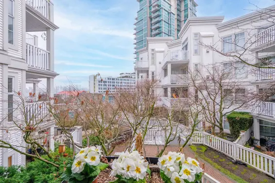 215 147 East 1st Street, North Vancouver For Sale - image 2