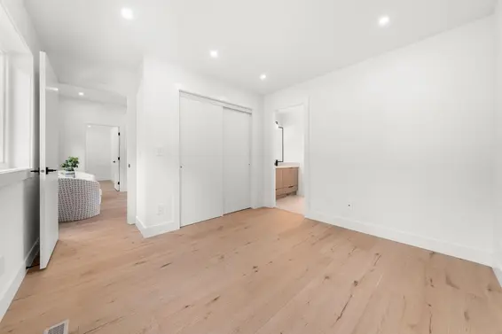 1511 Burrill Avenue, North Vancouver For Sale - image 20