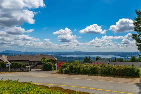 1028 Groveland Place, West Vancouver For Sale - image 2