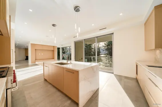 4437 Piccadilly North, West Vancouver For Sale - image 22