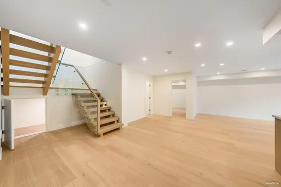 4437 Piccadilly North, West Vancouver For Sale - image 35