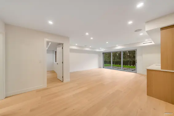 4437 Piccadilly North, West Vancouver For Sale - image 36