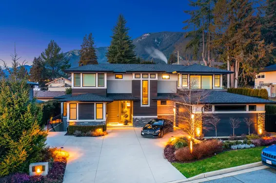 4090 Sunnycrest Drive, North Vancouver For Sale - image 3