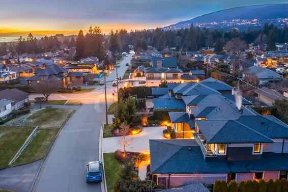 4090 Sunnycrest Drive, North Vancouver For Sale - image 4