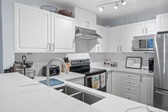 304 137 West 17th Street, North Vancouver For Sale - image 2