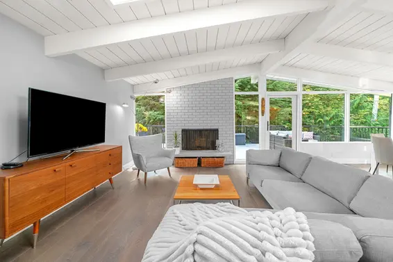 4505 Lions Avenue, North Vancouver For Sale - image 2